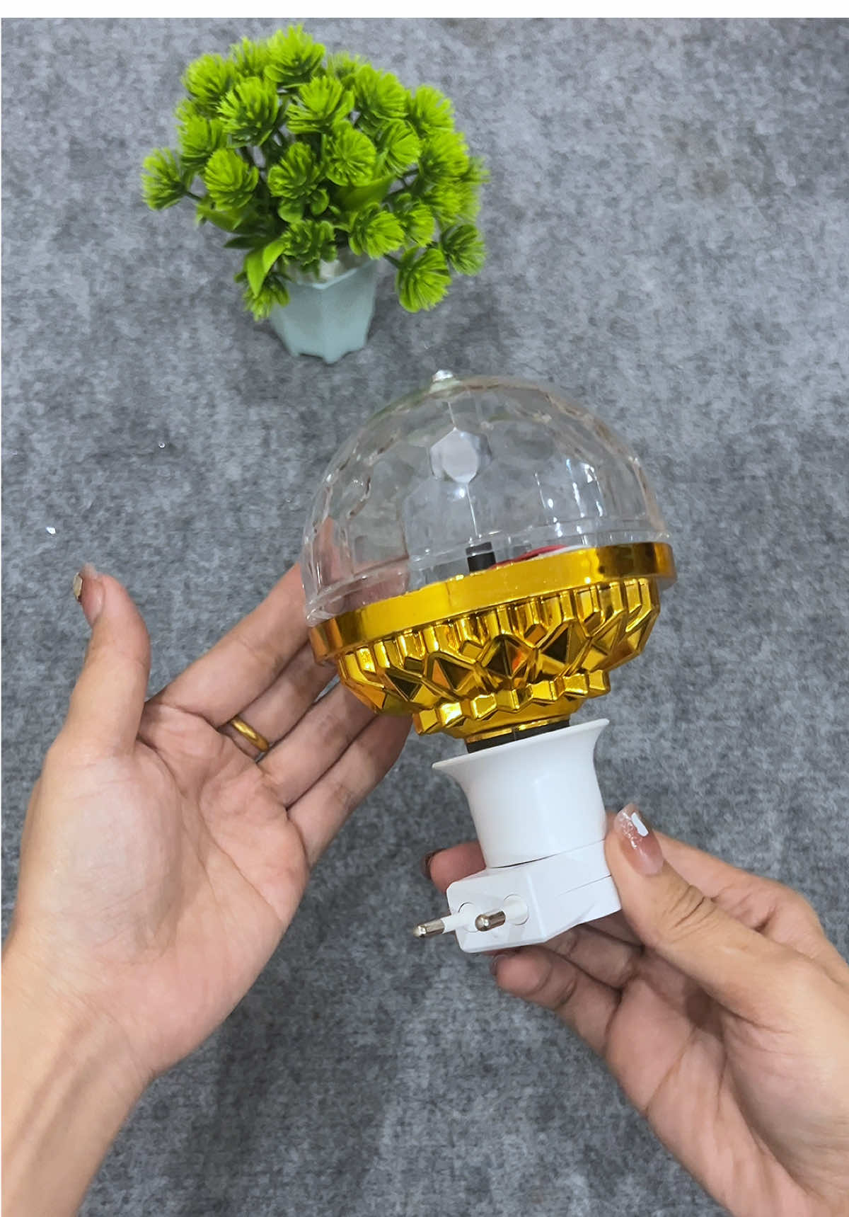 Đẹp quá trời mà rẻ #denxoay360do #denlednhieumau #trangtritet #xuhuong #tranghatay96 