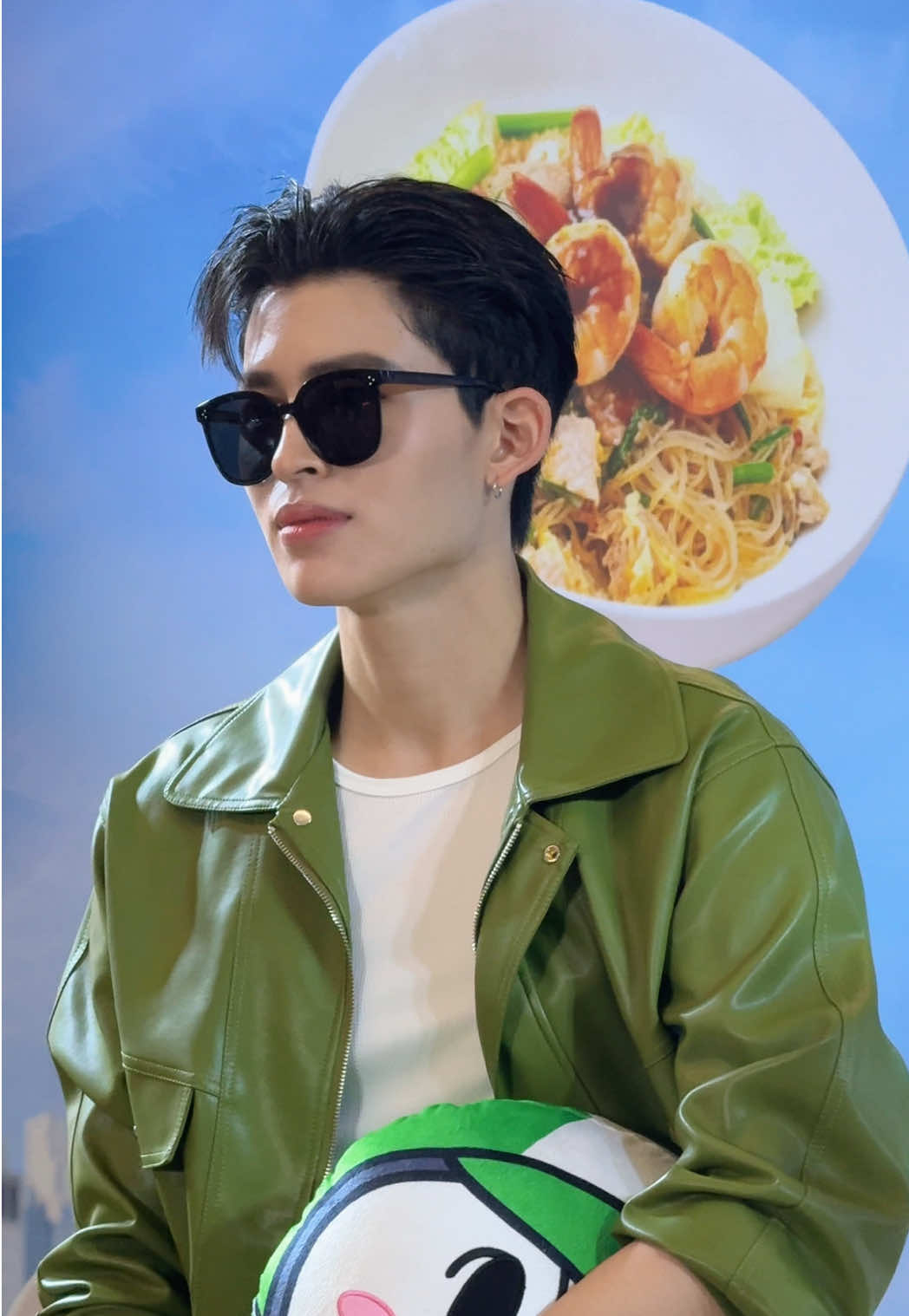 พี่รู้ พี่มันเท่ 😎 . #LINEMANถูกสุดทุกวันwithPond #LINEMAN #LINEMANWongnaiUsersChoice #LINEMANPARKSIDEMARKET #ppnaravit 