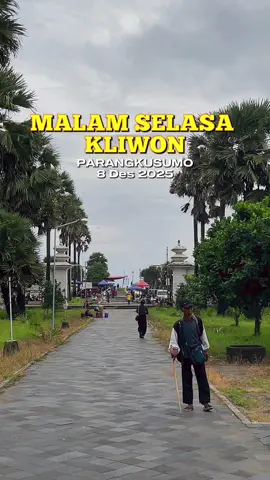 Gass bolo banyak tontonan untuk malam ini 🔥😂🙏🏻 #fypシ゚  #parangkusumo  #wisatajogja  #jogjaistimewa  #pelosokparangtritis 