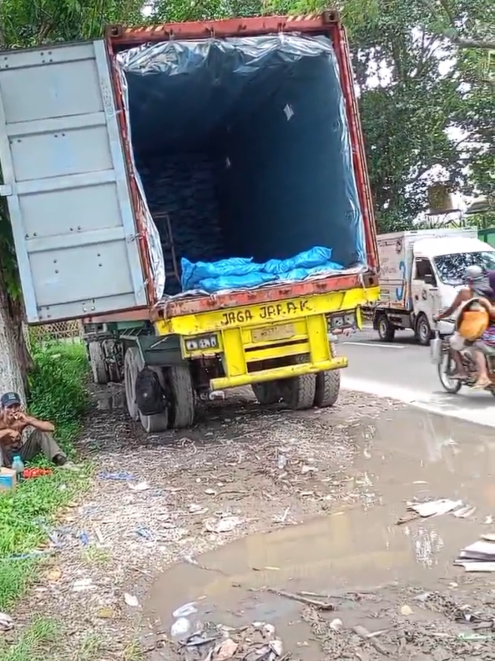 berangkat lagi ya 2 kontainer to qingdou China #arang #ekspor #coffeecharcoal 