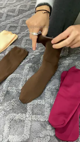 ¡La temperatura baja como la roca! ¿Cómo puede alguien que le tiene miedo al frío perderse estos calcetines de nieve cálidos y acogedores? ¡Gruesos y supercalentitos!#tiktokshop #fouryou #fyp#tiktokholidayhaul 