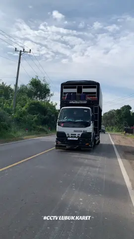 hati-hati di jalan sam@lutfie.bismillah_026 😇👋🏻#cctvtruksumatra #fyppppppppppppppppppppppp #@rm_banyumas #cctvtruksumatra #fyppppppppppppppppppppppp 