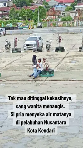 Perpisahan...  Seorang gadis menangis saat akan ditinggal kekasihnya berangkat ke Taliabu via Sabuk Nusantara. Tak henti-hentinya sang kekasih menyeka air matanya...  #bucin, #kekasihsejati #reelsviralシfbfypシ゚viralシ #creatorsearchinsights 