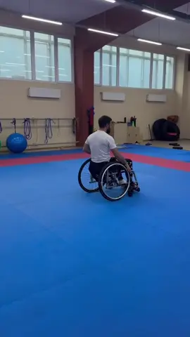 Parakarate ilə məşğul olanlar, daha çox əzm və iradə nümayiş etdirirlər, çünki onlar həm fiziki, həm də mənəvi cəhətdən böyük maneələri aşırlar. Parakarateçilər üçün əsas qələbə — öz limitlərini aşmaq və daim inkişaf etməkdir.#keşfet #keşfetteyizzz #karate #fypage #azərbaycan 