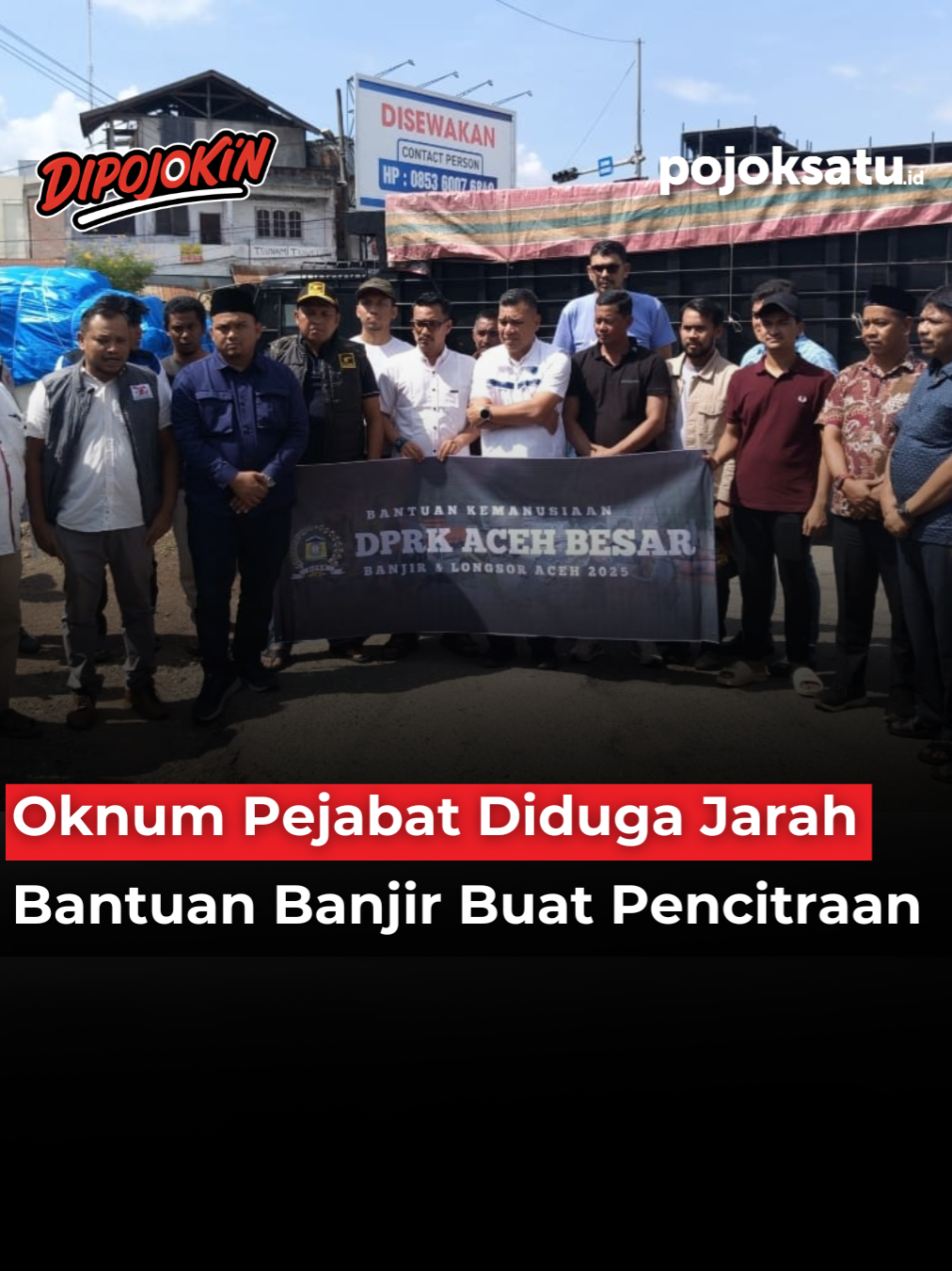 Oknum anggota DPRK Aceh Utara diduga menjarah bantuan banjir di Pendopo Bupati untuk pencitraan dapil, bukan untuk pengungsi. Mereka datang membawa double cabin sampai truk dan mengangkut logistik tanpa izin, sementara warga terdampak masih kesulitan makan dan obat. Bantuan justru lebih dulu dikirim ke daerah yang tidak terkena banjir seperti Simpang KKA,sedangkan Langkahan yang paling parah malah kosong. Ada laporan bantuan ikut diambil dari kapal di Pelabuhan Krueng Geukuh tanpa koordinasi resmi. Hingga kini belum ada klarifikasi, dan warga mempertanyakan: ini wakil rakyat atau penjarah bencana? #pojoksatu #pojoksatuberita