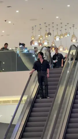 มาเเบบนี้พร้อมละลายเเล้วค่าา🫠🤏🏻 WIN OPENING HAUS NOWHERE BKK #WINxHausNowhereBangkok #winmetawin️ #HausNowhere #HausNowhereBangkok #GentleMonster   