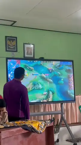 cewek kx ikut game ML? krna kelas nya cewek semua ya jadi pemain nya cewek 🤞 #turnamentmobilelegend  #XIAkuntansi #GrigaBisaJaya  #SMKPGRI3Walikukun_BisaHebat  #Beriman_Modern_Kompeten 