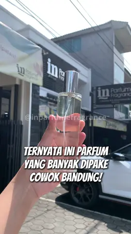 Wangi cowok Bandung yang bikin cewek auto noleh 😎✨ Fresh, maskulin, nyaman dipakai malam hari. Yuk dapetin sekarang di In Parfume Fragrance! inparfumebandung #parfumeviral #parfumetahanlama #parfumeawet #inparfumeviralbandung