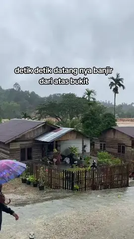 Air datang membawa balok kayu 🥺🥺 #banjir #hujanderas #galodo #foryu 