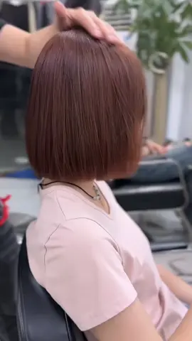 Duỗi bob tự nhiên và nhuộm màu đồng hồng da #duoicup #tocbobngan #duoitunhien #duoihydro #salondongphuong #duôihơinước 
