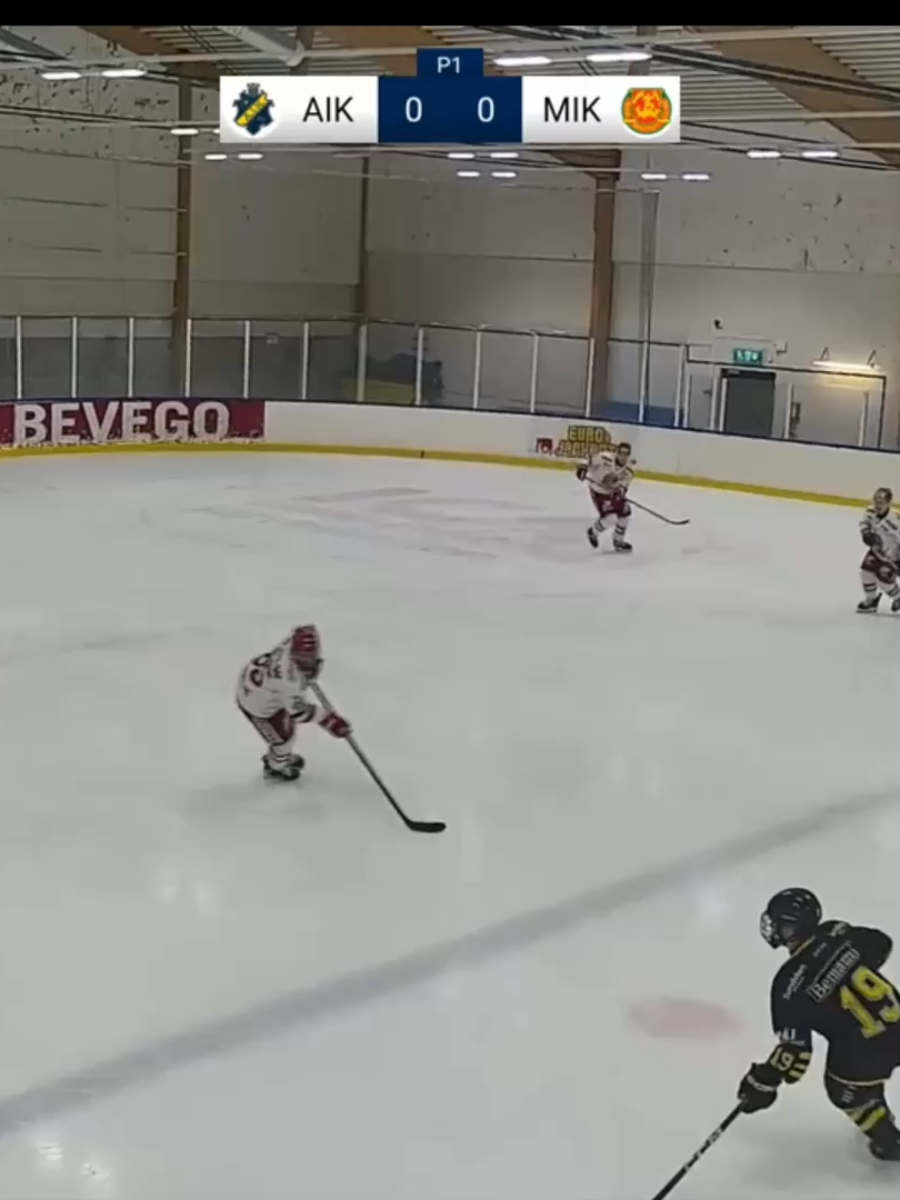 Mål. @wille__schedvin Assist. @tobias.stensland och gustafbredin_. @moraikofficial  #hockeymoments #hockeyseason #hockeygame