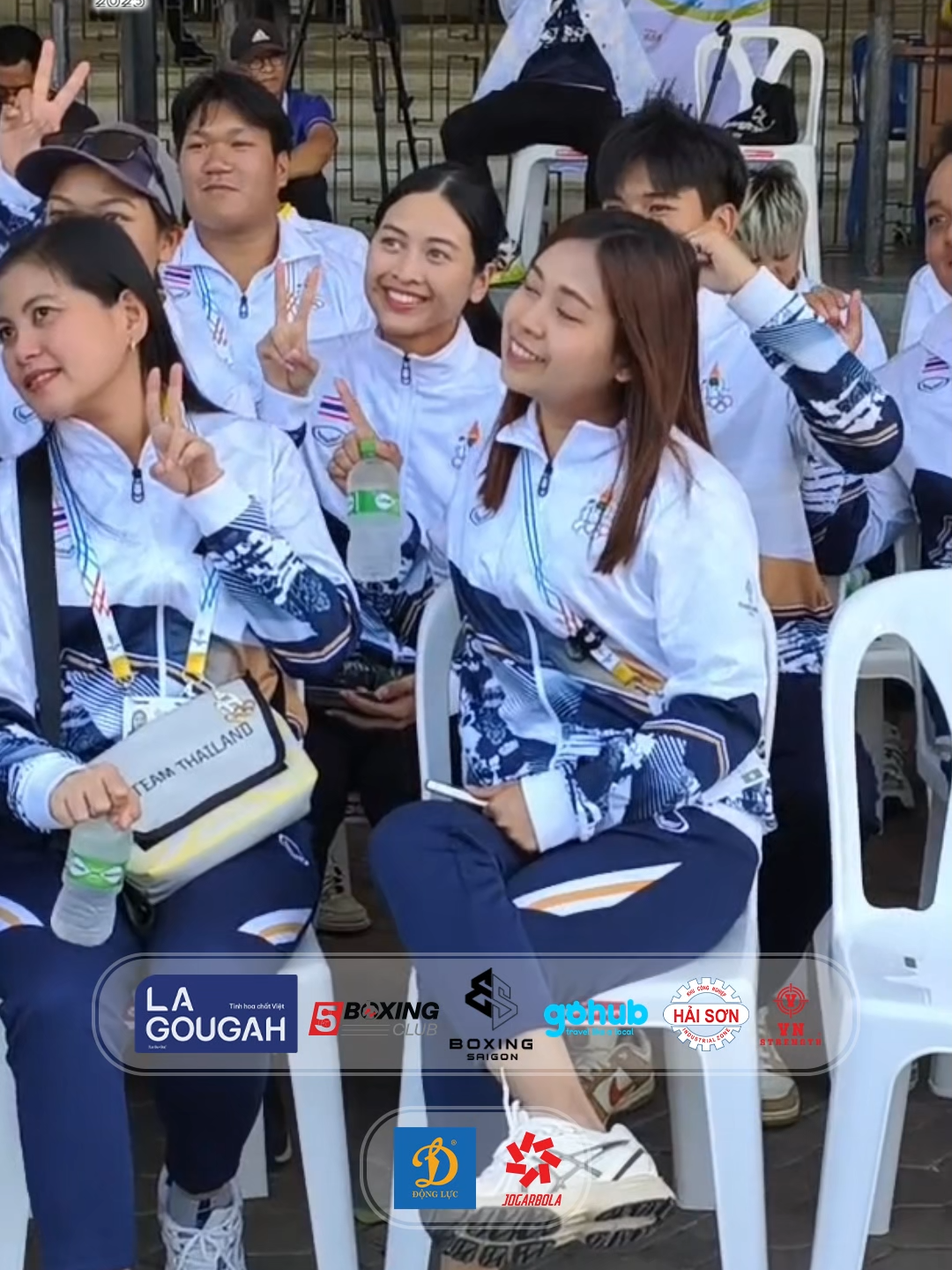 BTC xếp hai đoàn Thái Lan – Campuchia ngồi cạnh nhau tại khu vực Lễ Thượng Cờ tại quảng trường Hua Mark #SportsOnTiktok #SEAGames2025