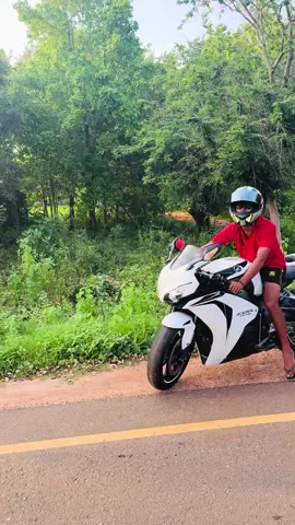 😌❤️‍🩹#yamahar1 #cbr1000rr #viralvideo #foryoupage #onemillionaudition 