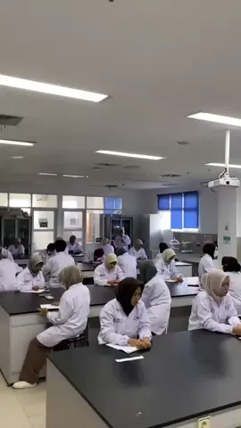 semangat memasuki bulan responsi🤩💪🏻 #4upage #untidar  #farmasiuntidar  #calonapoteker #pharmacy 