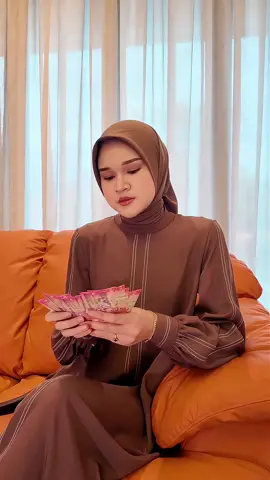 Tetap harus adil apapun yg terjadi ya Bun agar terciptanya suasan yg damai 😍🥰 #arnizindonesia #arnizcollection #bajulebaran #gamisabaya #gamislebaran 