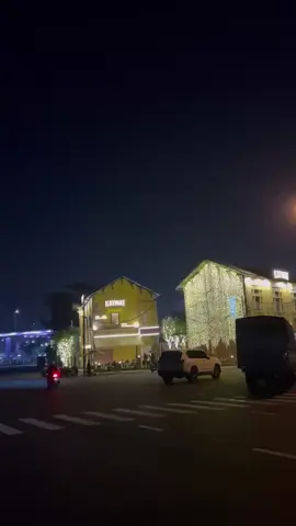 Nguời lạc giữa đêm sâu nghe sương rơi cuối phố,tìm lại đâu hơi ấm thủa ấy xa rồi.....!