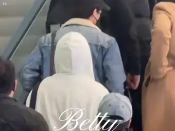 mark lee with kids 🥹🫶🏻 #mark #marklee 