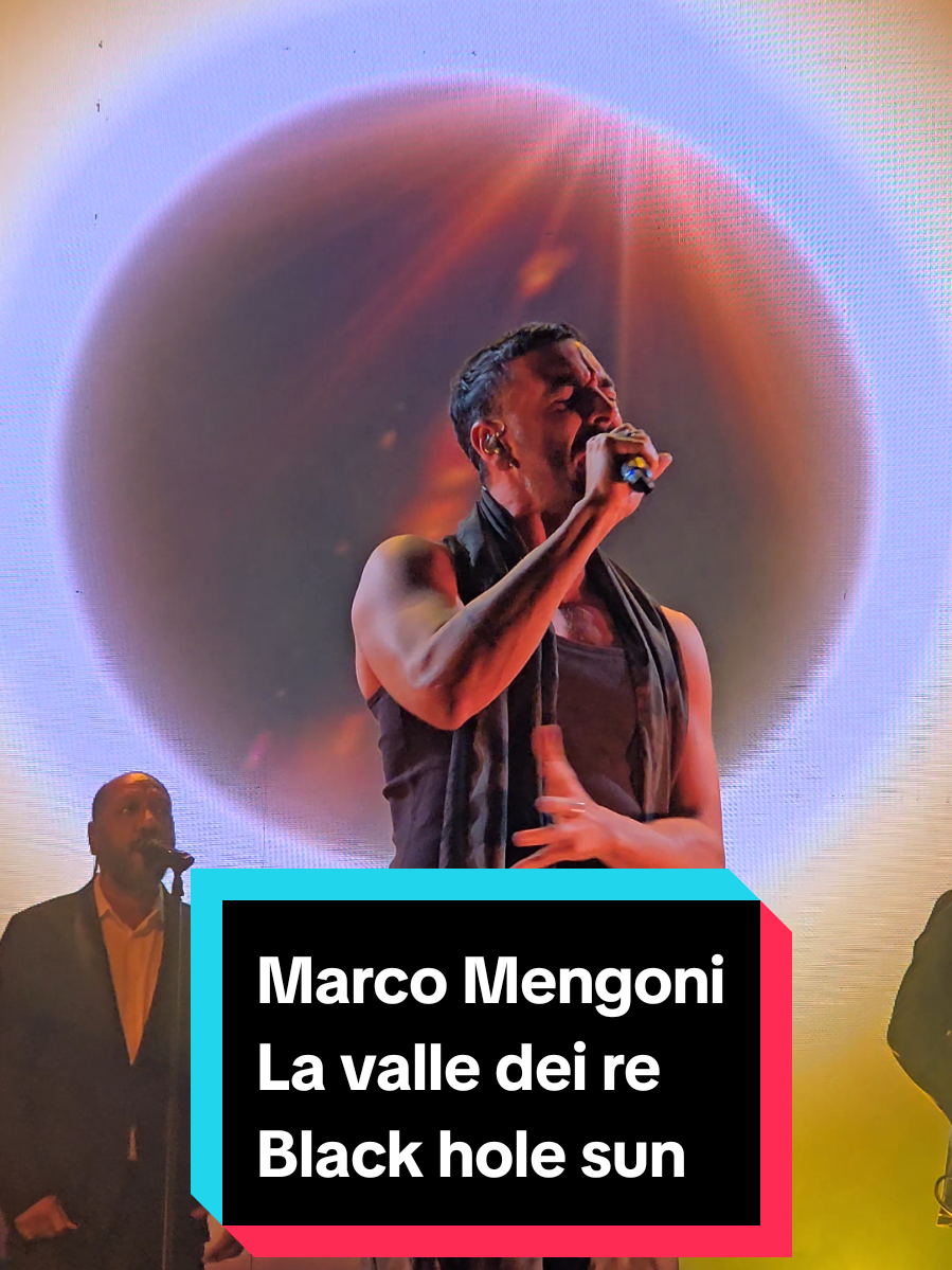 @Marco Mengoni  performing La valle dei re/Black hole sun in London 07/12/2025 #marcomengoni #o2kentishtownforum #london 