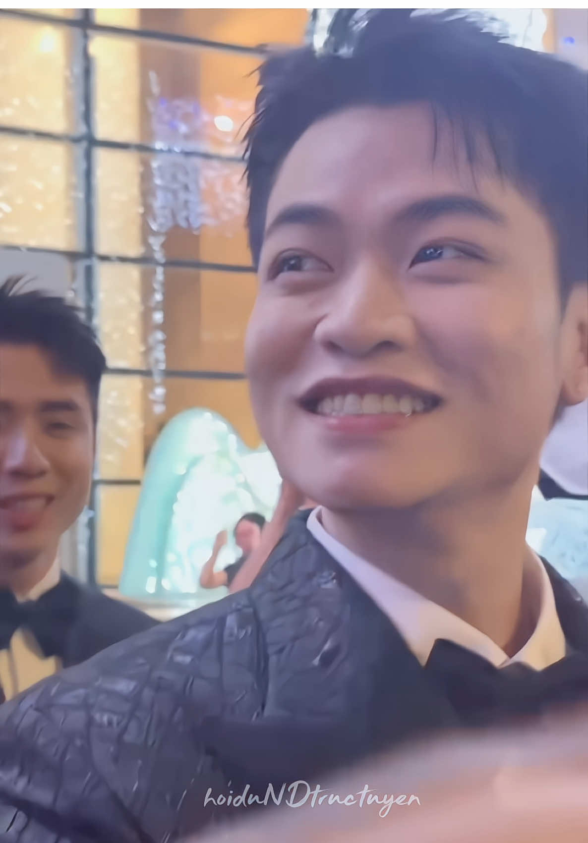 Áaaaa chúc mừng chiếc cúp tiếppp theoooo 😚😚 Sờ cúp sờ cúp 😚😚 #ninhduongstory #ninhanhbui #nguyentungduong 