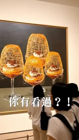 這是什麼藝術品？！ 這布丁是從畫裡面走出來的吧🤯 藏在台南廢墟老宅裡的「鳥巢布丁」 上面的金絲糖罩真的太浮誇✨ 師傅現場拉糖的過程超療癒～ 敲碎糖衣配著布丁吃，口感真的很特別！ 加上老宅的光影，隨便拍都是時尚大片嘻嘻 • 趕快 @ 那个愛拍照的朋友，帶你去吃藝術品！👇 📍CREMA CAFÉ葵瑪咖啡 🏠 地址：台南市東區德信街37號  #台南美食 #台南甜點 #台南下午茶 #鳥巢布丁 #相機先食   