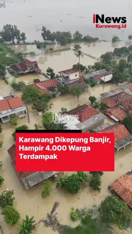 Banjir dan banjir rob kembali melanda sejumlah wilayah di Kabupaten Karawang. Badan Penanggulangan Bencana Daerah (BPBD) Karawang mencatat 3.988 jiwa terdampak dan 817 rumah terendam hingga Sabtu (6/12/2025). Peningkatan debit air dipicu curah hujan tinggi serta luapan sungai dan rob. Kepala Pelaksana BPBD Karawang, Usep, menyebutkan wilayah paling parah berada di Kecamatan Telukjambe Barat, tepatnya Desa Karangligar. “Di Karangligar, air mencapai 50 sampai 170 sentimeter. Ini kawasan paling berat terdampak,” ujarnya, Senin (8/12/2025). Di desa tersebut, 316 rumah terendam dan 1.224 jiwa terdampak. Sebanyak 252 warga mengungsi di dua titik, yakni Masjid Al-Ikhlas dan sejumlah rumah warga dekat irigasi. Masih di Telukjambe, banjir juga melanda Kecamatan Telukjambe Timur. Di Desa Purwadana, 15 rumah dan 74 jiwa terdampak dengan ketinggian air 10–40 sentimeter. “Banyak rumah terendam ringan, tapi tetap kami pantau karena potensi kenaikan debit air masih ada,” kata Usep. Di Kecamatan Karawang Barat, banjir terjadi di Kelurahan Tanjung Mekar dan Karawang Kulon. Total 60 rumah terendam, dengan ketinggian air 10–80 sentimeter. BPBD telah menyalurkan bantuan logistik sejak pagi. Banjir juga meluas hingga Kecamatan Cilamaya Wetan, tepatnya Desa Sukakerta, dengan 1.230 jiwa terdampak akibat luapan saluran lingkungan. Sementara di Kecamatan Tirtajaya, Desa Tambaksari melaporkan 230 rumah terendam dan 894 jiwa terdampak. Tambak ikan seluas 400 hektare ikut terendam. “Tambak yang tergenang cukup luas, ini berdampak pada ekonomi warga,” ujar Usep. Di Kecamatan Cilebar, Desa Pusakajaya Utara dan Mekarpohaci juga terdampak. Total 196 rumah dan ratusan jiwa terkena banjir. Sebuah jembatan penghubung di Pusakajaya Utara dilaporkan ambruk. Di Kecamatan Pangkalan, satu jembatan bambu di Desa Medalsari rusak parah terseret arus. “Akses yang terganggu menjadi kendala utama di wilayah Pangkalan,” jelas Usep. Secara keseluruhan, BPBD mencatat 3.988 jiwa, 1.488 KK, 101 balita, 43 bayi, 1 lansia, dan 21 fasilitas umum terdampak. Sebanyak 220 warga mengungsi. “Kami terus melakukan asesmen dan distribusi bantuan. Koordinasi dengan kecamatan dan desa juga sudah dilakukan agar kebutuhan dasar warga terpenuhi,” tegasnya. BPBD mengimbau warga tetap waspada mengingat cuaca masih tidak stabil. “Segera laporkan bila debit air naik atau terjadi kerusakan fasilitas,” pungkas Usep. #inewskarawang #banjir #banjirkarawang #karangligar #fyp 