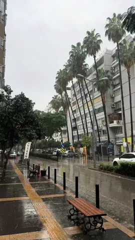 Yağmurun en çok hangi şehre yakıştığını tartışmayalım isterseniz 🌧️ 