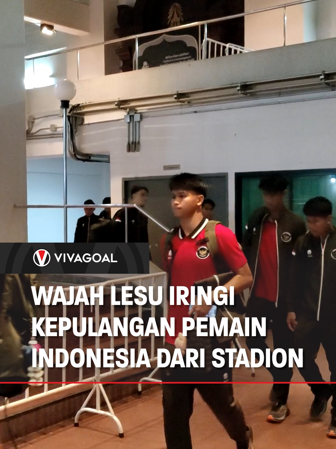 Para pemain Timnas Indonesia meninggalkan stadion dengan wajah lesu usai kalah 1-0 atas Filipina U-22. Hasil ini membuat langkah Indonesia lolos dari fase grup semakin menipis. Mampukah Indonesia bangkit di laga selanjutnya, Vivamania?🤔 #timnas #timnasindonesia #timnasgaruda #vivagoal