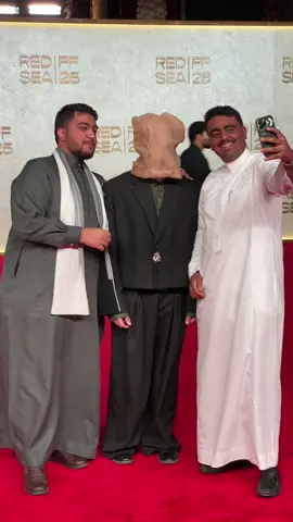 العلم وش 🧐🤣🤣؟؟!  #مهرجان_البحر_الأحمر_السينمائي_الدولي#جدة#اكسبلور#السينما_السعودية#سينما