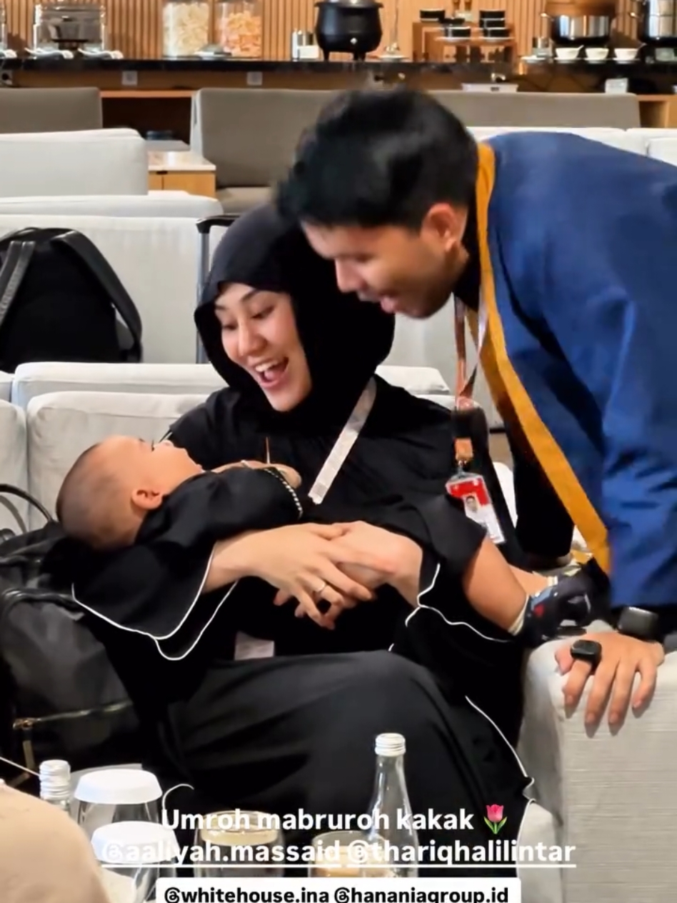 Fiii Amanillah sampe tujuan ke Jeddah Makkah Madina papathor, Ibuk Aal dan Abang Arash, sehat2  lancar semua ibadah Umroh nya 🤲🤲🕋🕋 .  #thariqhalilintar  #aaliyahmassaid  #babyarash  #umroh 