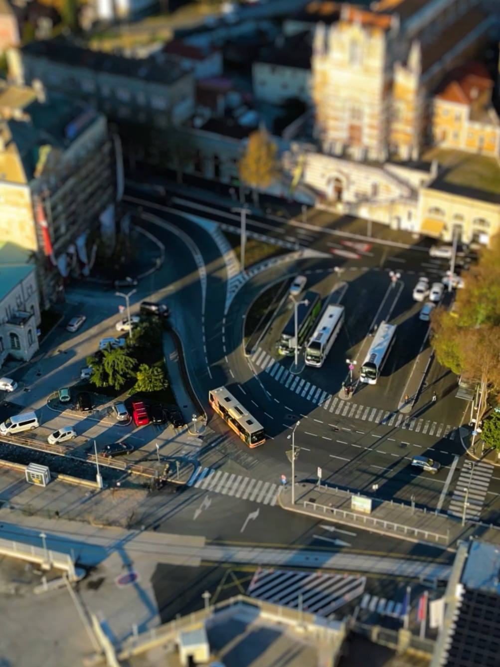 Rijeka turned into a tiny toy city 🤏✨ Описание: Tilt-shift + sunset + drone = unreal vibes. If Croatia is on your 2026 list — save this! #Rijeka2025 #DroneTok #TinyCityEffect #CroatiaVibes #TiltShiftEffect 