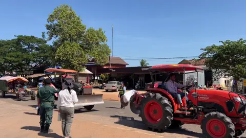 ប្រជាពលរដ្ឋភៀសសឹកមកស្រុកជាំក្សាន្តនៅថ្ងៃទី០៨.១២.២០២៥តាមពីព្រឹករហូតដល់ល្ងាចធ្លាក់យប់មិនទាន់មកអស់ទៀតមិនដឹងទៅមណ្ឌលសុវត្ថិភាពកន្លែងណាខ្លះទេ😌🇰🇭