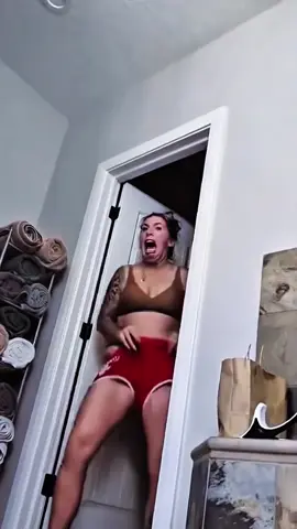 Her reaction 🤣🤣#scareprank #family #jumpscare #fyp #funny 