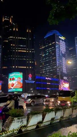 Videonya boleh diambil buat support bahan content creator pemula, kalian edit sendiri ya, engga follow gpp kok, di izinin. #jakarta #mediawb #foryou #citylights #fyp 