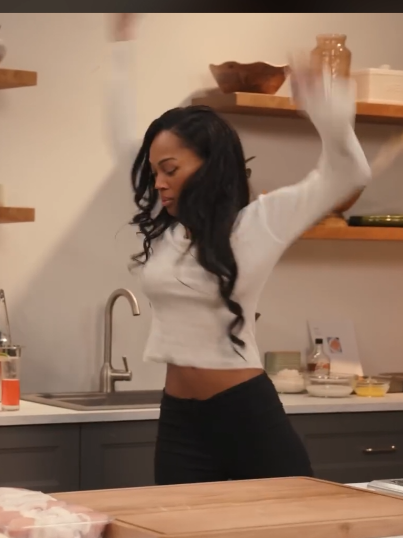 Quenlin Blackwell almost set the whole kitchen on fire 😂 #quenlinblackwell #serenapaige #kitchenfails 