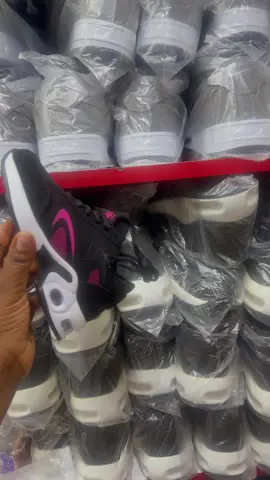 #nairobitiktokers #kenyantiktok🇰🇪 #kamukunjiwholesaleprice #sneaker 