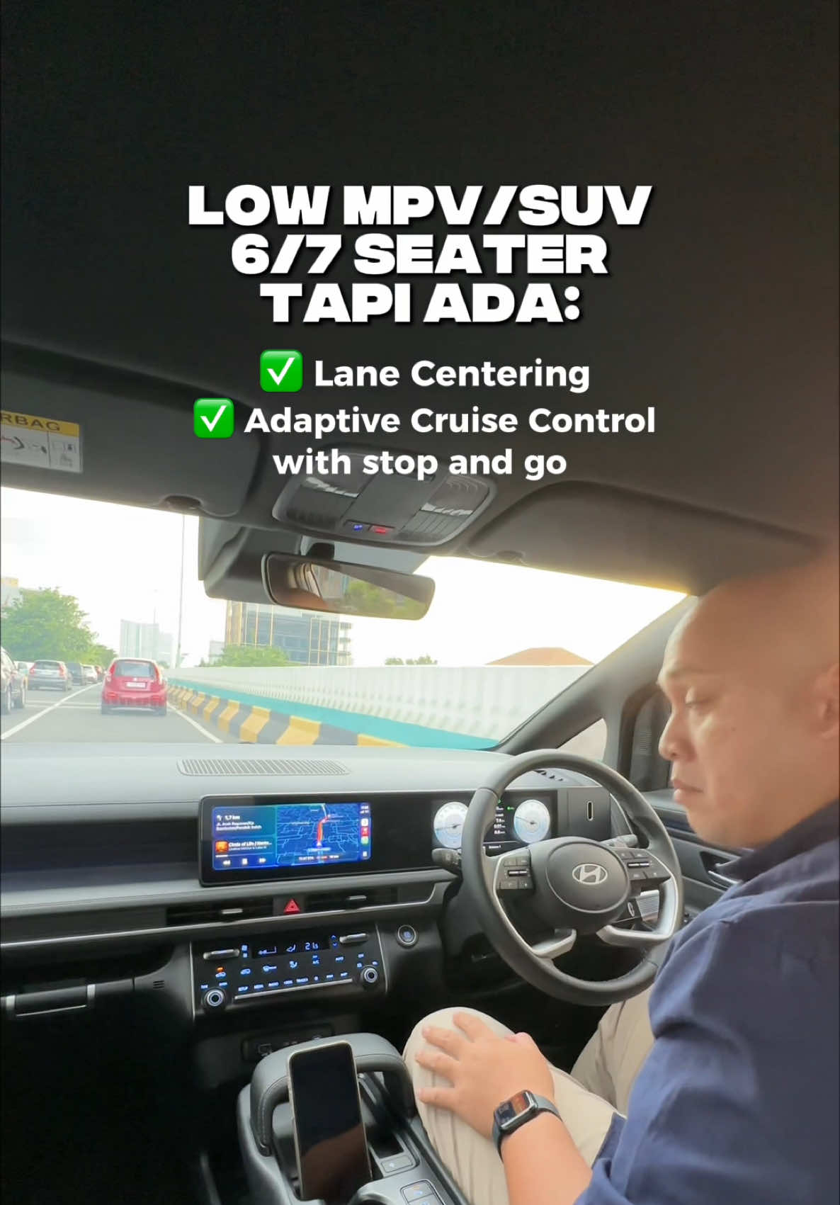 Lepas gas, rem dan tangan dari setir di Stargazer! 🤯 Masih semi gak percaya mobil keluarga entry level gini udah bisa dapet fitur adaptive cruise control dan lane centering 😍 Yes, harga Hyundai Stargazer Cartenz X ini di 390 jutaan emang udah gak kayak kelas L-MPV/L-SUV jaman dulu lagi, tapi bisa lepas pedal gas, rem dan lepas tangan setir sementara tetep aja kerasa istimewa sih di mobil yang pada dasarnya main di kelas Avanza-Xenia-Xpander-BR-V-Ertiga-Xl7 gini Oh dan yang bisa gini bukan cuma si Cartenz X aja, Cartenz yg biasa yg harganya 350 jutaan juga ada. Bahkan Lane Centering (di Hyundai disebutnya Lane Following Assist) juga udah ada di Stargazer lama yang varian Prime atau Essential Tech sih, yang baru di sini lebih ke Adaptive cruise-nya aja 😁 #hyundai #stargazer  #toyota #veloz @Hyundai Motors Indonesia 