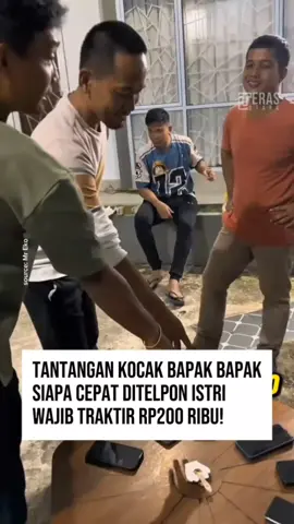Sekelompok bapak-bapak yang sedang nobar bola membuat tantangan unik: siapa yang paling cepat ditelpon istrinya dalam satu jam harus setor Rp200 ribu untuk traktir teman-teman. Ponsel mereka ditaruh di meja dan ditunggu siapa yang berdering lebih dulu. Tidak lama kemudian, ponsel milik bapak berbaju hitam dan memakai topi berbunyi. Sang istri langsung menanyakan, > “Kamu di mana? Masih ingat jalan pulang?” Pertanyaan itu membuat teman-temannya tertawa ngakak sambil mencandai, > “Suami-suami takut istri!” Akhirnya, bapak tersebut membayar Rp200 ribu sesuai kesepakatan. Momen ini terekam dalam video yang diunggah oleh @MrEko di media sosial, dan menjadi viral karena dianggap kocak dan relatable.