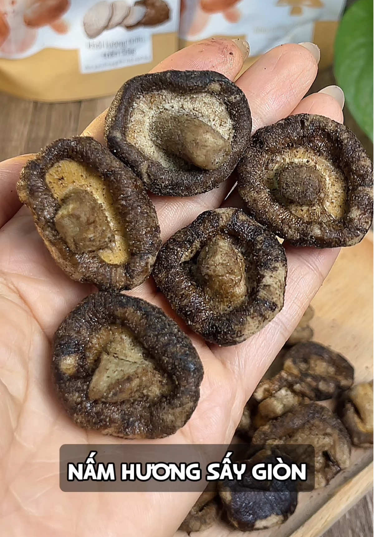 Món nấm hương sấy giòn này ăn vui miệng lắm nha #hoaanqua #namhuongsaygion #namhuong #anvat 