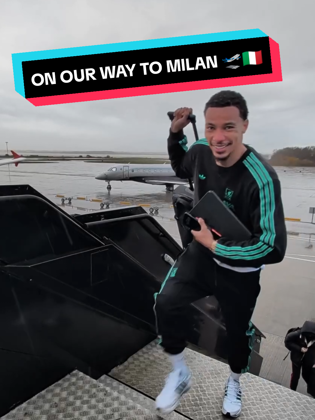 On our way to Milan 🛫🇮🇹