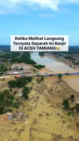 kondisi Aceh Tamiang sangat memprihatinkan,korban jiwa terus bertambah,banyak mayat ditemukan dalam mobil,rumah porak poranda,rakyat kelaparan 😭😭 #pascabanjir 