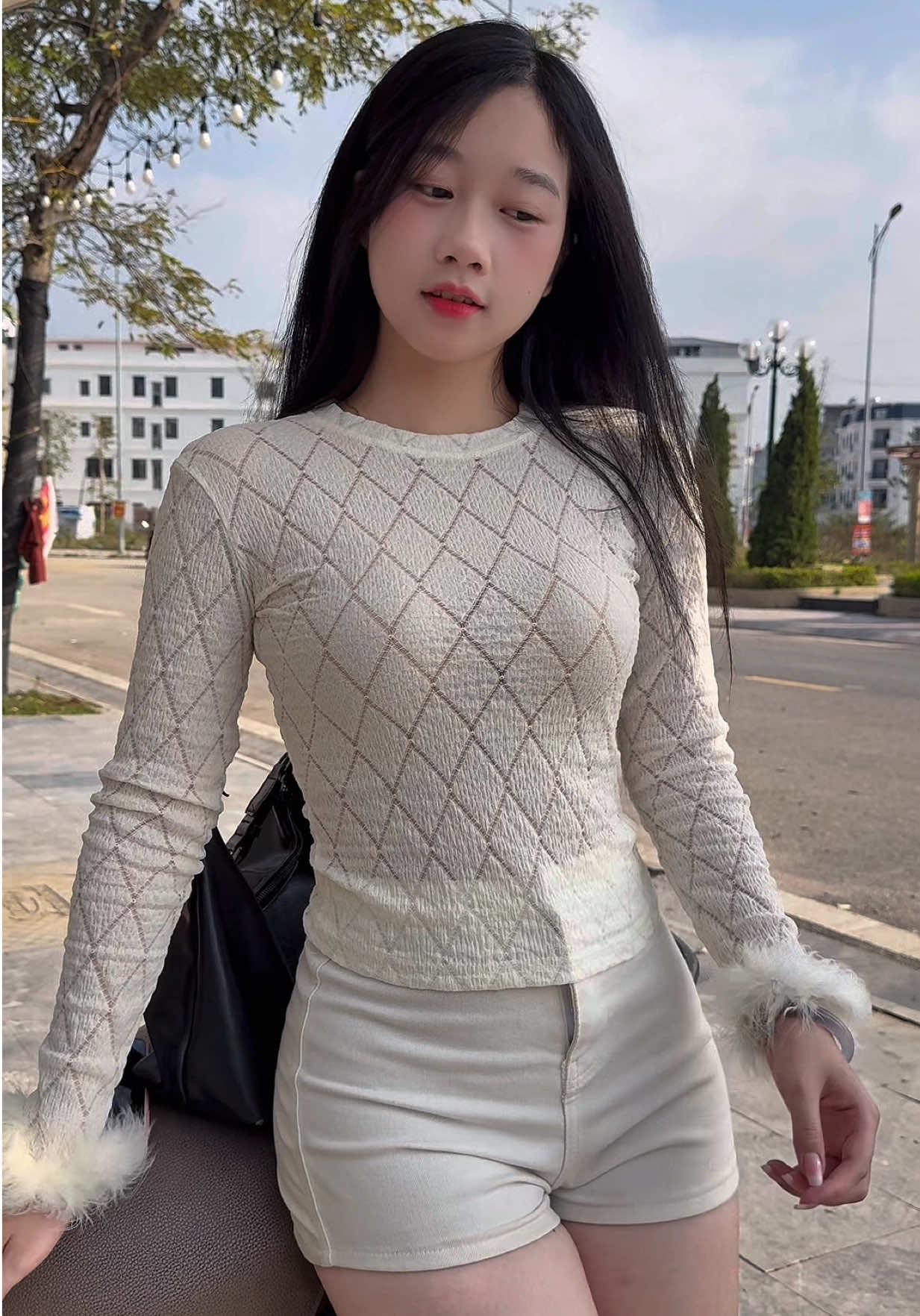 Thun cổ tròn ôm dáng tay lông 