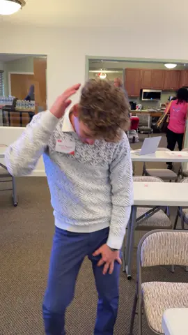 Teaching Seth how to dougie at our BNI event #bni #dougie #dance 