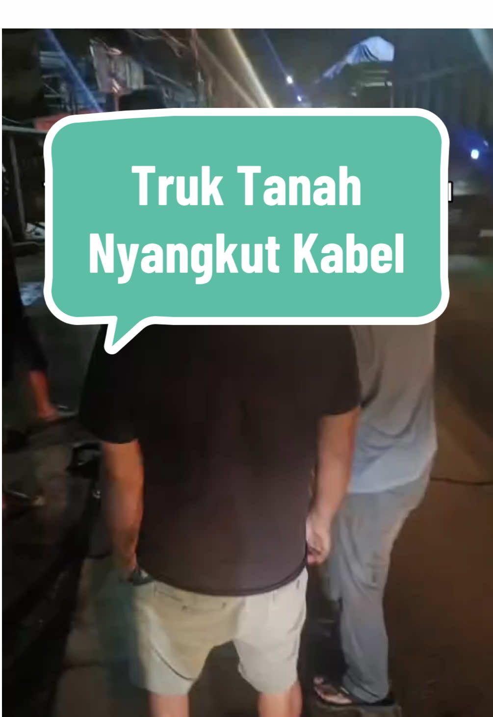 tolong viralin min mobil tanah/tambang kena kabel listrik ga mau tanggung jawab, lokasi cisoka min depan gerbang keluar pasar cisoka. Senin 08/12/25 Laporan warganet #infocisoka #cisoka #cisokatangerang 