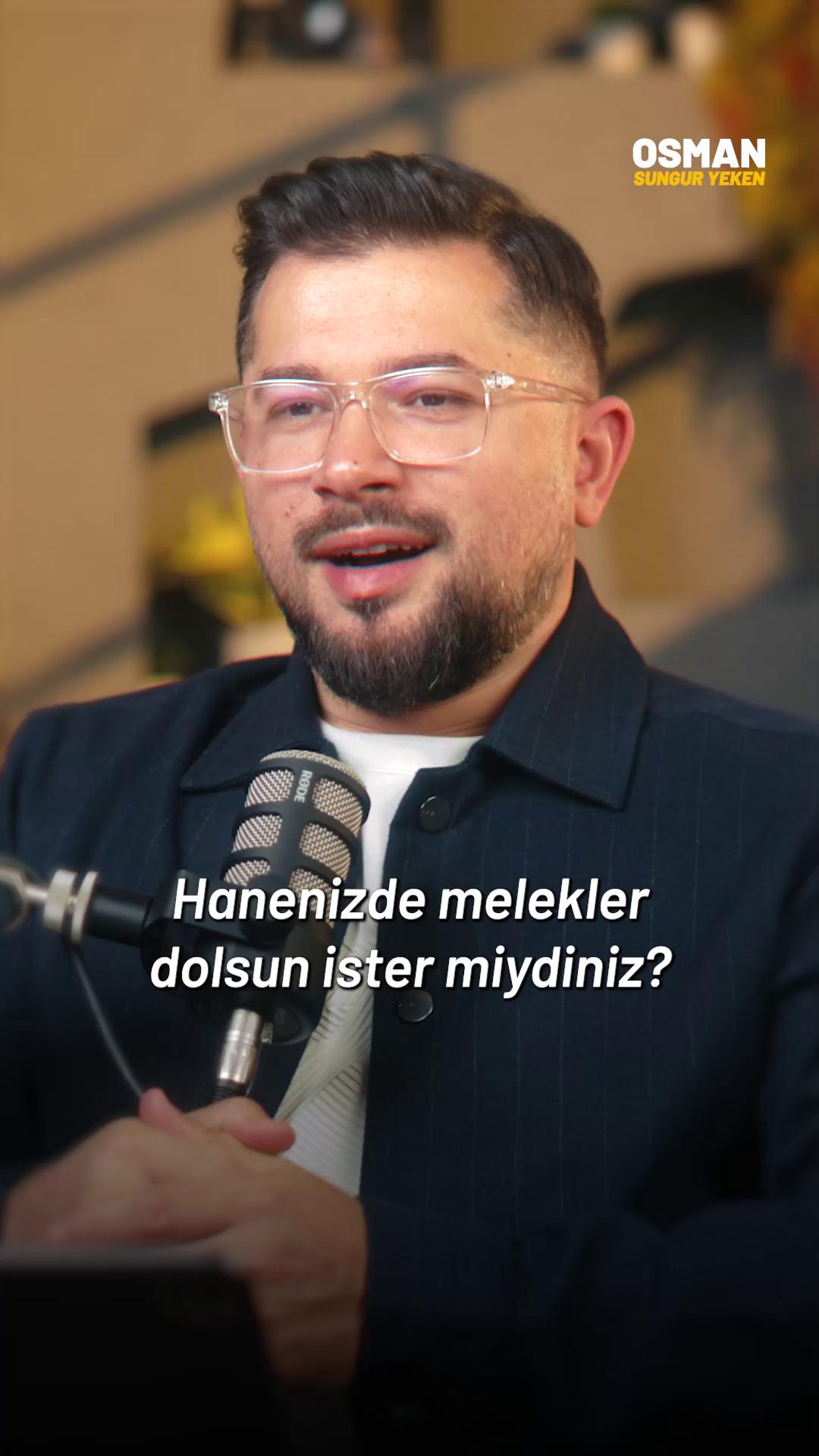 Annelik, dünyanın en zor ama en değerli mesleğidir. Çünkü anne, sadece bir çocuk büyütmez; bir karakter, bir ahlak, bir gelecek yetiştirir. Bir anne, evladı üzerinden toplumun kaderine dokunur. Bu yüzden anneliğin etkisi bir ömür değil, nesiller boyunca sürer. Bir anne şefkatiyle şekillenen çocuk, merhameti öğrenir. Bir annenin duasını alan evlat, hayatta dimdik durur. Bir annenin ahlakıyla büyüyen nesil, toplumun en büyük sermayesidir. Hiçbir meslek, bir insanın ruhuna ve kalbine bu kadar derin izler bırakamaz. Anneliğin emeği görünmez belki ama meyvesi tüm dünyayı güzelleştirir. Kısacası, annelik bir görev değil; Allah’ın kadınlara verdiği en büyük şeref ve toplumun en temel direğidir. 🌿 Rabb'im tüm annelerimizden razı olsun, bizleri istikametten ayırmasın, iman-ı kâmil ve hüsn-ü hatime versin amin amin amin... Yedekeleme Kodu: OSR_250