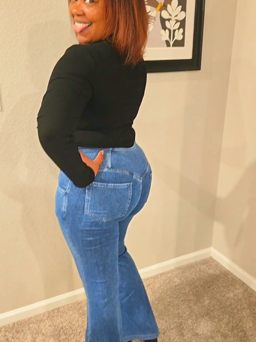 Halara Flare jeans Leggings give you the best of both worlds. @halara_official #halara  #halarajeans  #halaratiktokshop  #holidayhaul #tiktokshopholidayhaul 