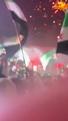 من سوريا الابيه عم انادي حريه من حلب الابيه عم انادي حريه ❤️❤️❤️ يوم التحرير يلي تحررت سوريا من طغيان الأسد وانطسرت سوريا الحر ودئمت سوريا حره ابيه ويسقط الأسد وتعيش سوريا الشرع ❤️❤️❤️❤️