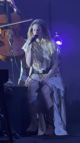 🎥|| @FLETCHER performing ‘Chaos’ at #fletcheronenightonlyla 🤍 © - @Anna  #fletcher #carifletcher #wlw #fyp 