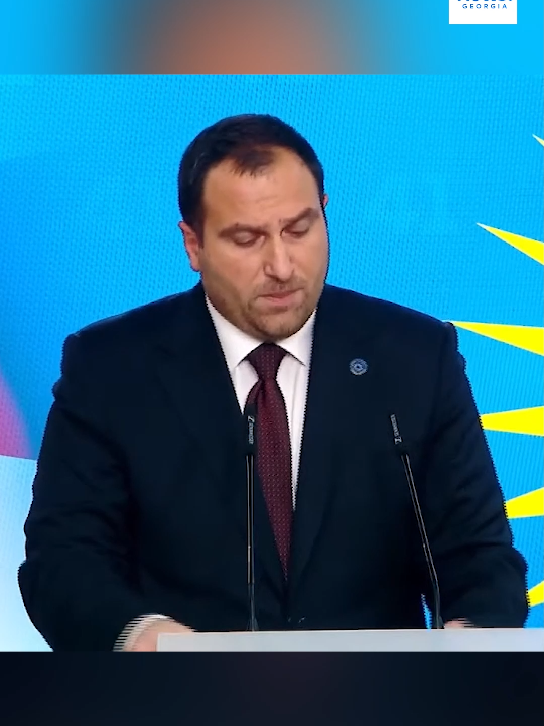 🔹თუ სპონტანური ან არასპონტანური შეკრების მონაწილეები არ დათანხმდებიან შსს-ს მიერ მათთვის შეთავაზებულ ადგილზე ან მარშრუტზე შეკრება-მანიფესტაციის ჩატარებას, მათ დაეკისრებათ ადმინისტრაციული პატიმრობა 15 დღემდე ვადით, შეკრების ორგანიზატორს - 20 დღემდე ვადით, განმეორების შემთხვევაში - სამართალწარმოება დაიწყება სისხლის სამართლის წესით და განისაზღვრება 1-წლიანი პატიმრობა. 🔹„ქართული ოცნება“ დაჩქარებული წესით, მიმდინარე წელს უკვე მესამედ აპირებს ცვლილებების გამკაცრებას „ადმინისტრაციულ სამართალდარღვევათა კოდექსში“. 🔹მმართველი პარტიის განცხადებით, ცვლილებების მიზანია, „მაქსიმალურად იქნას დაცული ბალანსი როგორც შეკრებისა და გამოხატვის თავისუფლებასთან მიმართებით, ასევე იმ მოქალაქეთა უფლებების მაქსიმალური დაცვისთვის, ვინც ქვეყანაში ცხოვრობს ყოველდღიური ცხოვრებით“.