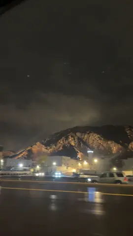 ضباب جبل احد😮‍💨 #المدينة #مطر #explore #دسيمبر#fyppppppppppppppppppppppp 