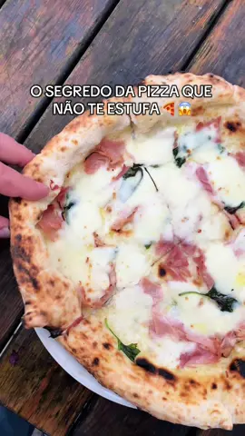 Na Itália, a pizza de verdade fermenta devagar e é isso que deixa ela leve, aerada e fácil de digerir. Nem toda pizza é igual 😉🇮🇹 #pizza #pizzaitaliana #fermentacaolonga #cozinhaitaliana